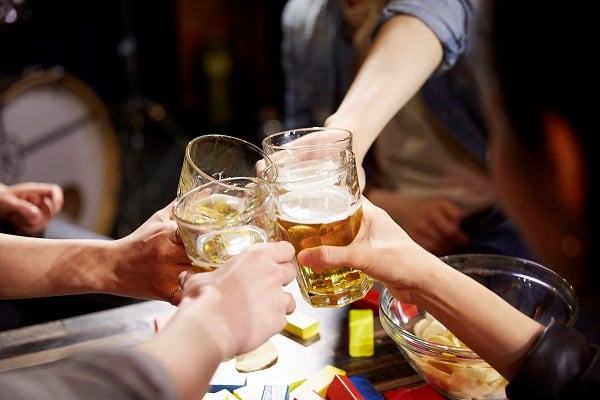 Hạn chế lạm dụng rượu bia và các chất kích thích.
