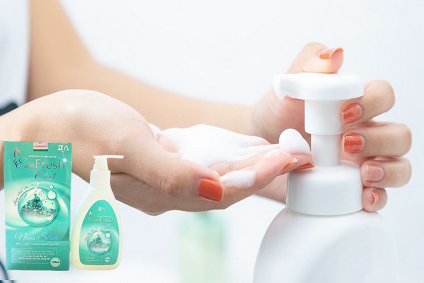 Dung dịch vệ sinh phụ nữ Eva Fresh Cool Nano Silver 150ml