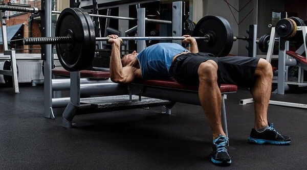 Tập gym, nâng tạ – Tăng testosterone và cơ bắp