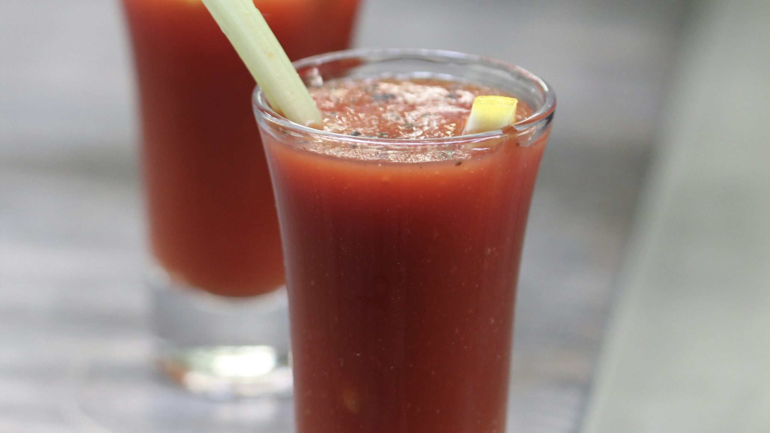 uống gì để trị thâm quầng mắt