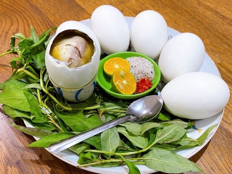 Trứng vịt lộn tuy bổ dưỡng nhưng không phải món ăn phù hợp khi bị tiêu chảy